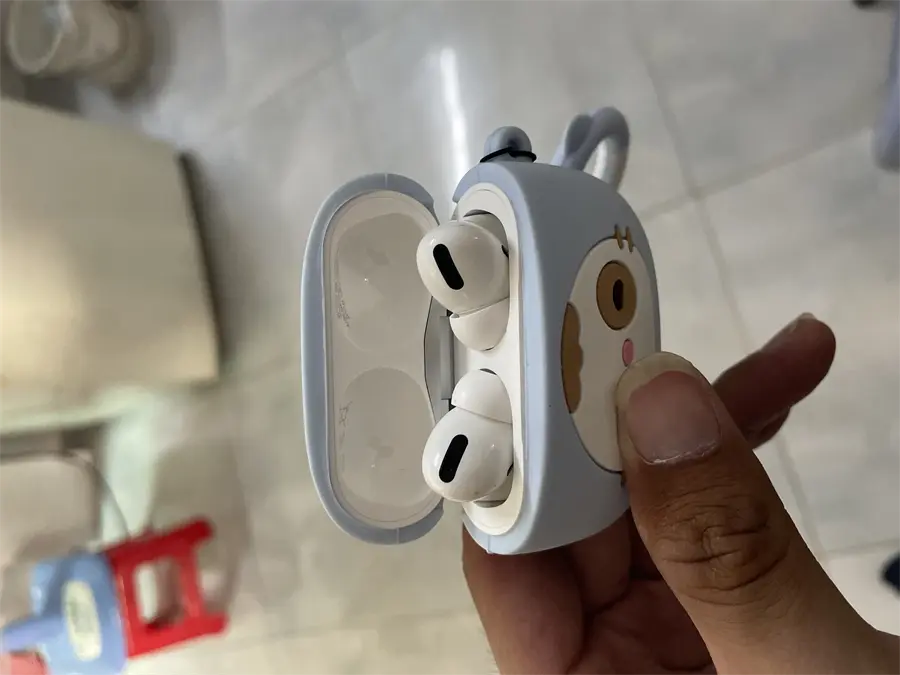 Khách hàng review Tai nghe Bluetooth AirPods Pro MagSafe Charge Apple MLWK3 9