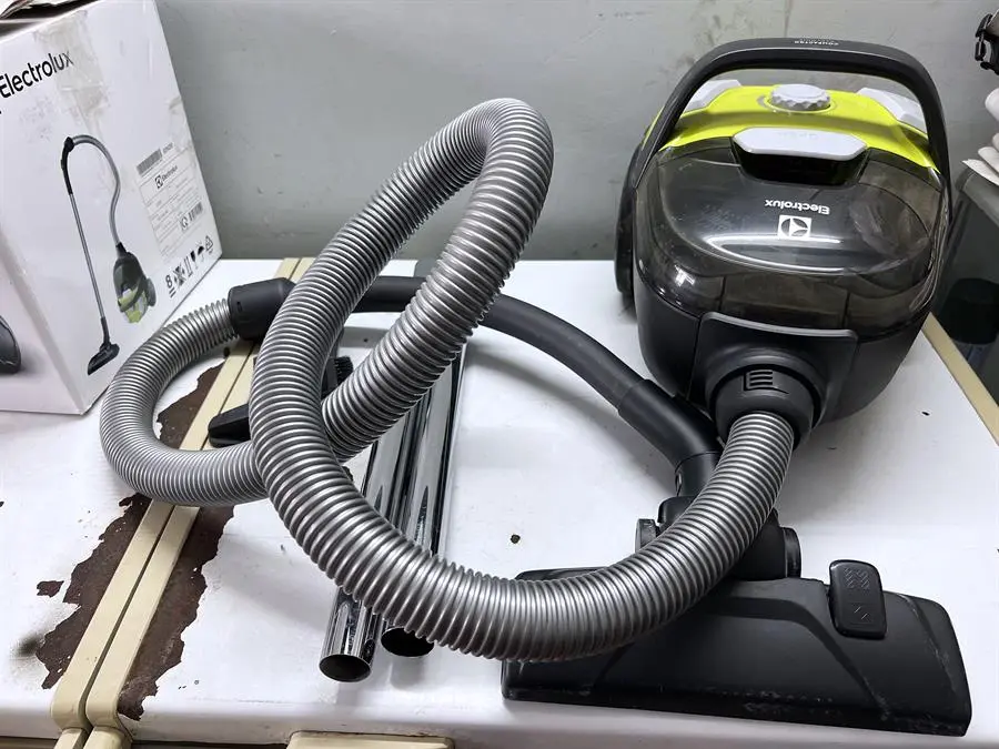 Khách hàng review Máy hút bụi dạng hộp Electrolux Z1231 7