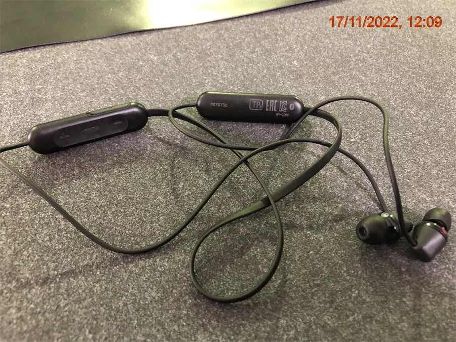 Khách hàng review Tai nghe Bluetooth Sony WI-C200 5