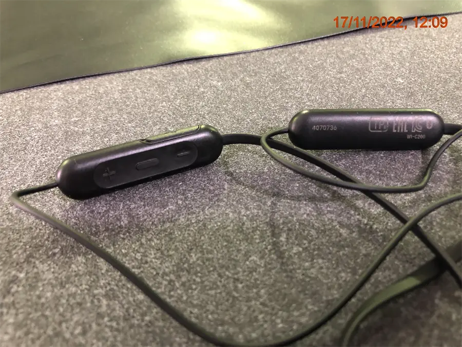 Khách hàng review Tai nghe Bluetooth Sony WI-C200 4