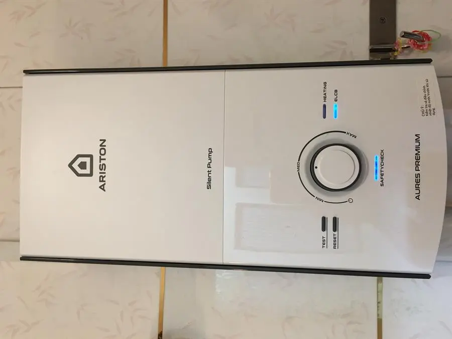 Khách hàng review Máy nước nóng trực tiếp Ariston 4500W AURES PREMIUM 4.5P PEARL 17