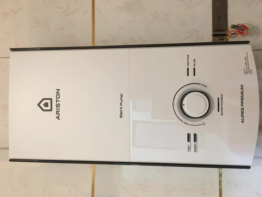 Khách hàng review Máy nước nóng trực tiếp Ariston 4500W AURES PREMIUM 4.5P PEARL 19