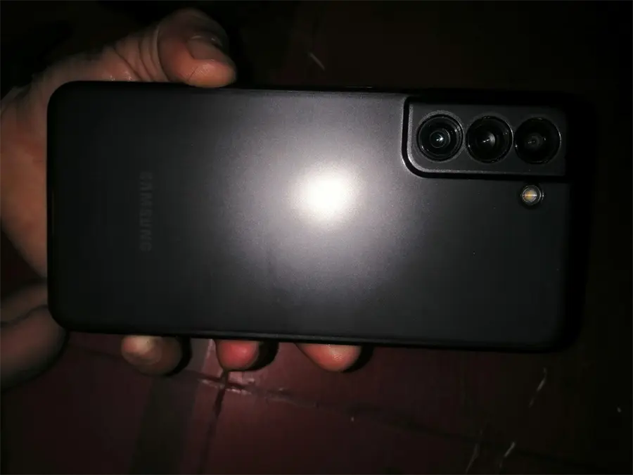 Khách hàng review Điện thoại Samsung Galaxy S21 FE 5G (8GB/128GB) 9