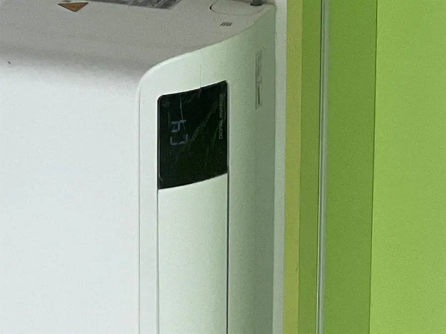 Khách hàng review Máy lạnh Samsung Inverter 1.5 HP AR13TYHYCWKNSV 11
