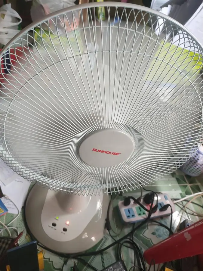 Khách hàng review Quạt sạc điện Sunhouse SH762 3