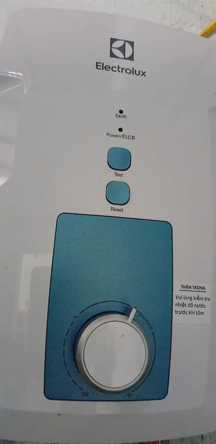 Khách hàng review Máy nước nóng trực tiếp Electrolux 4500W EWE451GX-DWB 7