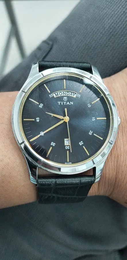 Khách hàng review Đồng hồ TITAN 50 mm Nam 1767SL03 4