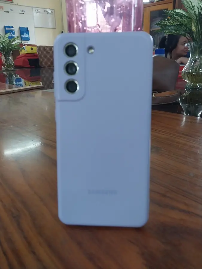 Khách hàng review Ốp lưng Galaxy S21 FE Nhựa dẻo Samsung Chính hãng 2