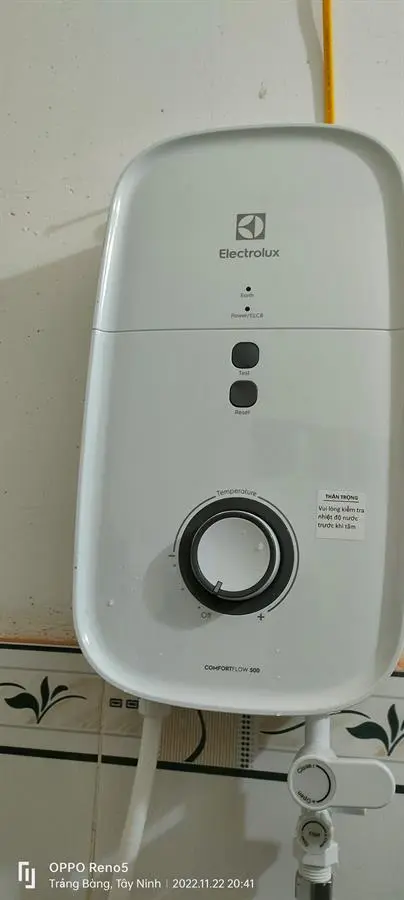 Khách hàng review Bình nóng lạnh trực tiếp Electrolux 4500W EWE451KB-DWG2 11