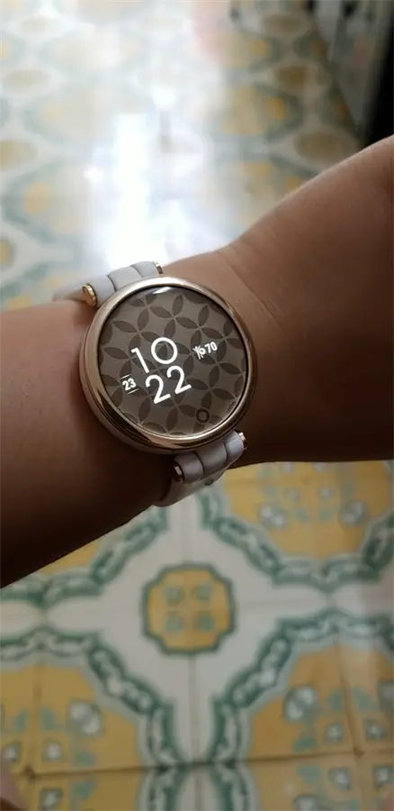 Khách hàng review Garmin Lily 34.5mm dây silicone 3