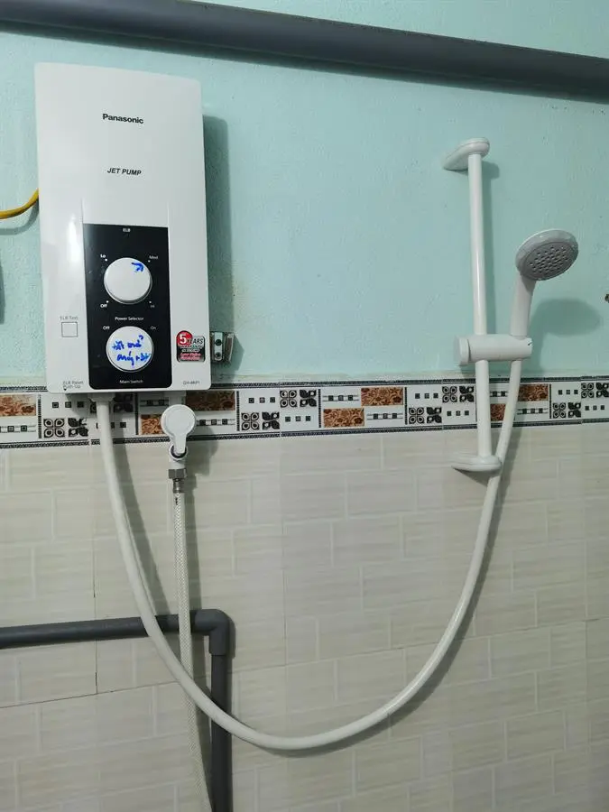 Khách hàng review Máy nước nóng trực tiếp Panasonic 4500W DH-4RP1VW 8