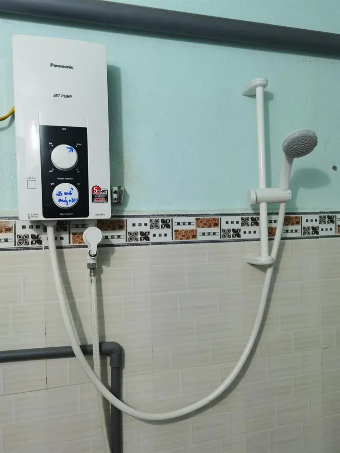 Khách hàng review Máy nước nóng trực tiếp Panasonic 4500W DH-4RP1VW 7