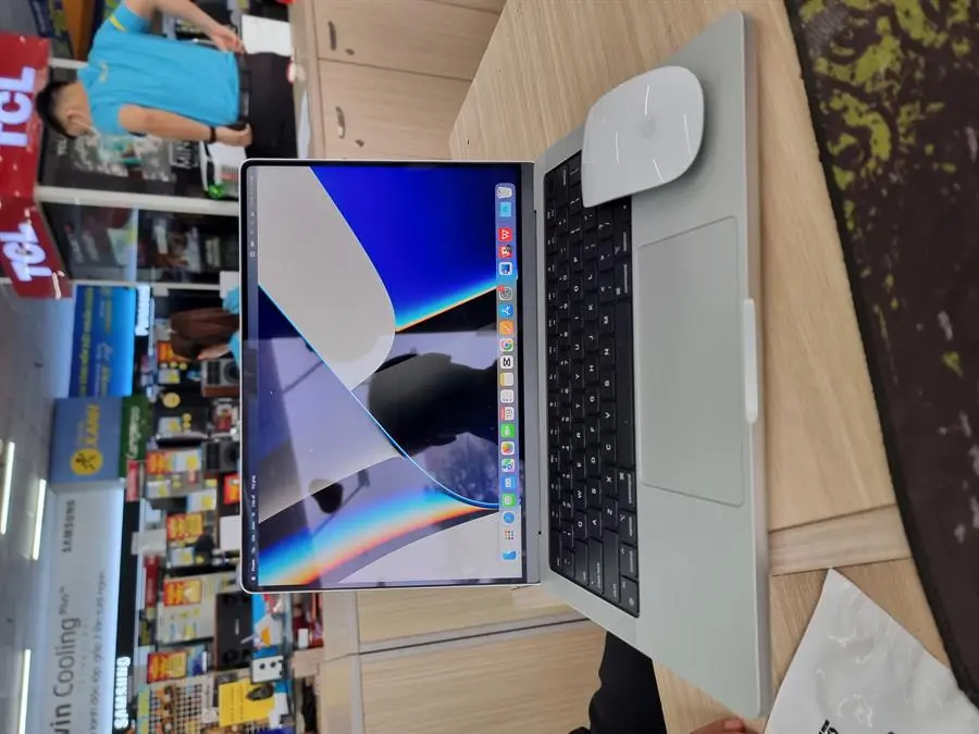 Khách hàng review Laptop MacBook Pro 14 M1 Pro 2021 8-core CPU/16GB/512GB/14-core GPU (MKGP3SA/A) 3