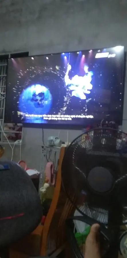 Khách hàng review Smart Tivi Samsung 4K Crystal UHD 65 inch UA65AU8100 30