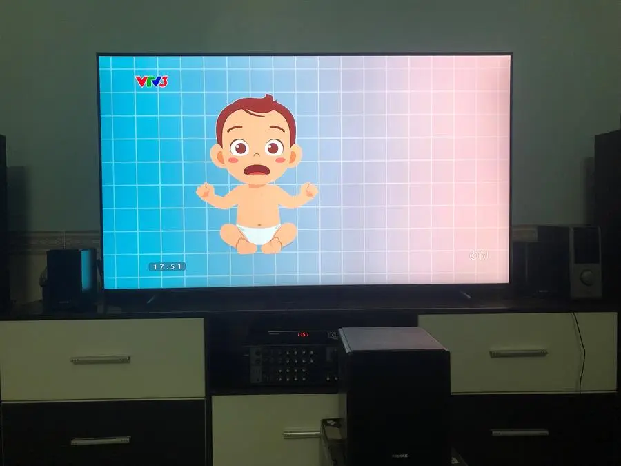 Khách hàng review Smart Tivi Samsung 4K Crystal UHD 65 inch UA65AU8100 28