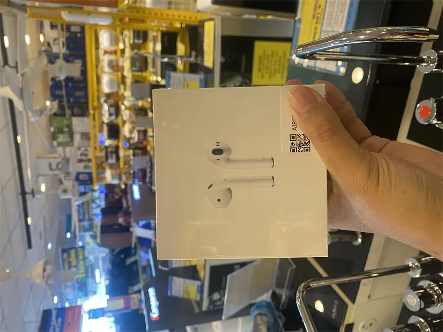 Khách hàng review Tai nghe Bluetooth AirPods 2 Lightning Charge Apple MV7N2 23