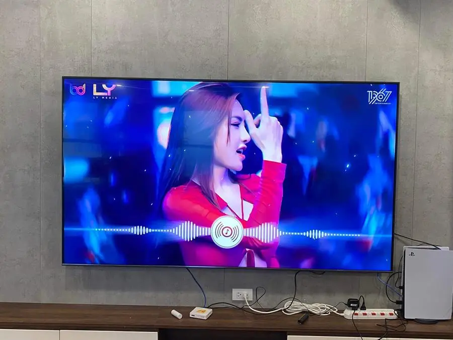 Khách hàng review Smart Tivi QLED Samsung 4K 85 inch QA85Q60A 2