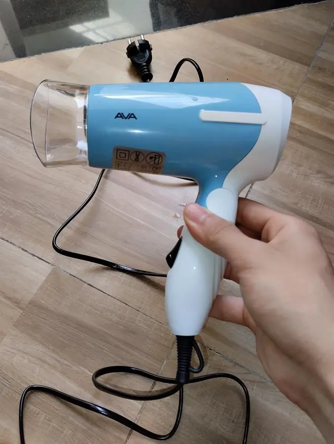Khách hàng review Máy sấy tóc 1000W AVA RCY-8617A 3