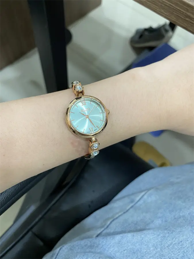 Khách hàng review Đồng hồ ELIO Xmas 26 mm Nữ ES100-02 1