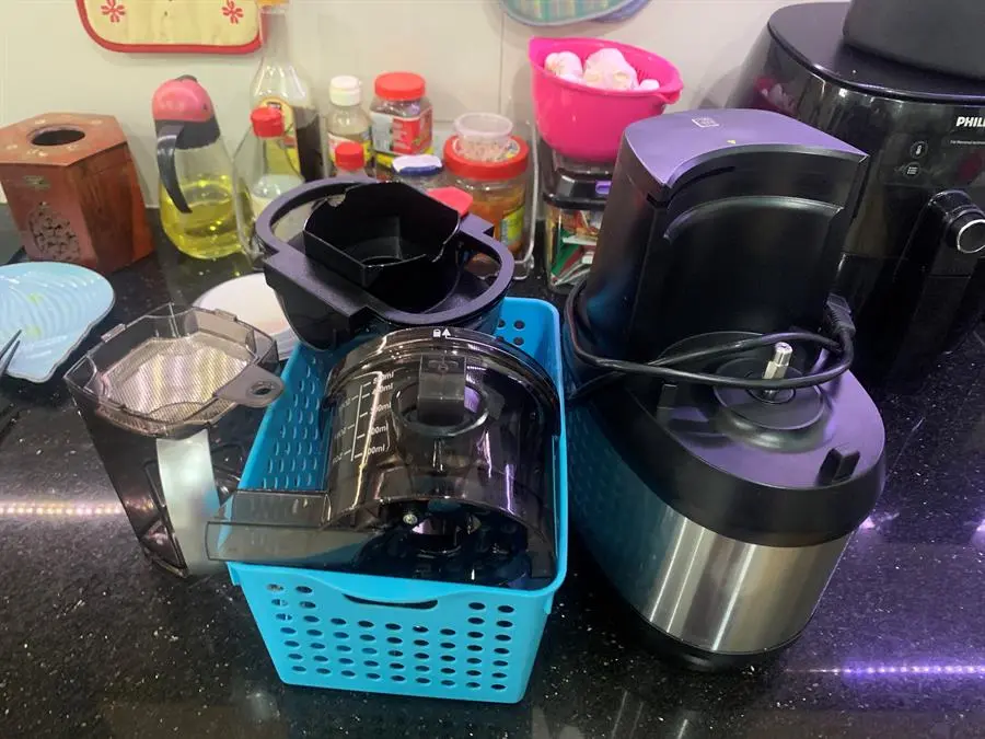 Khách hàng review Máy ép chậm Hafele JE230-BL (535.43.531) 11
