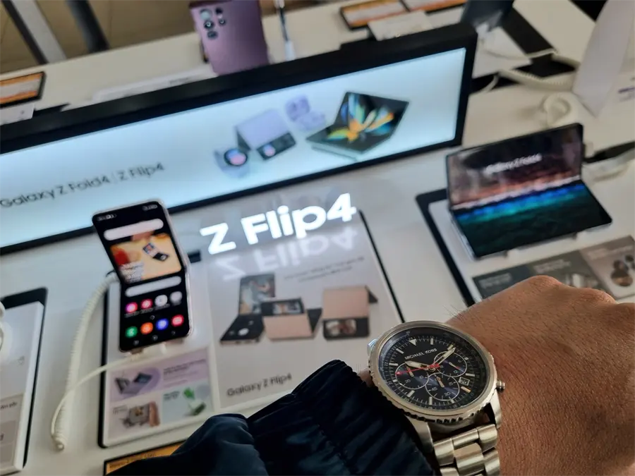 Khách hàng review Điện thoại Samsung Galaxy Z Flip4 5G 256GB 4