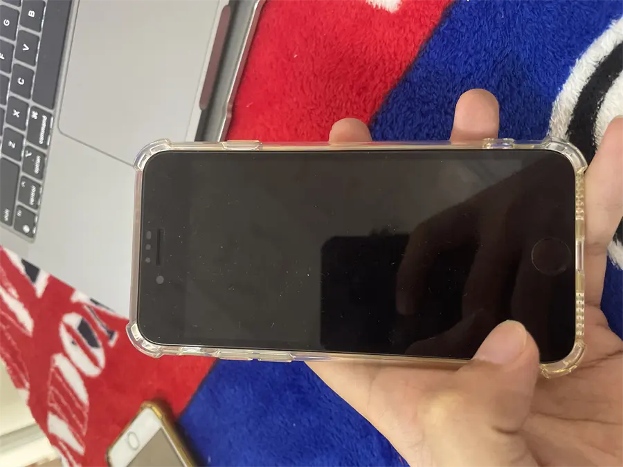 Khách hàng review Điện thoại iPhone SE 64GB (2022) 3