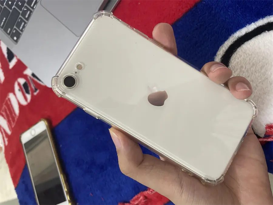 Khách hàng review Điện thoại iPhone SE 64GB (2022) 2