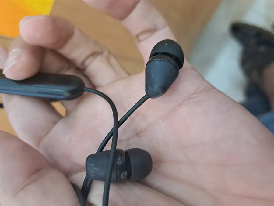 Khách hàng review Tai nghe Bluetooth Sony WI-C200 3