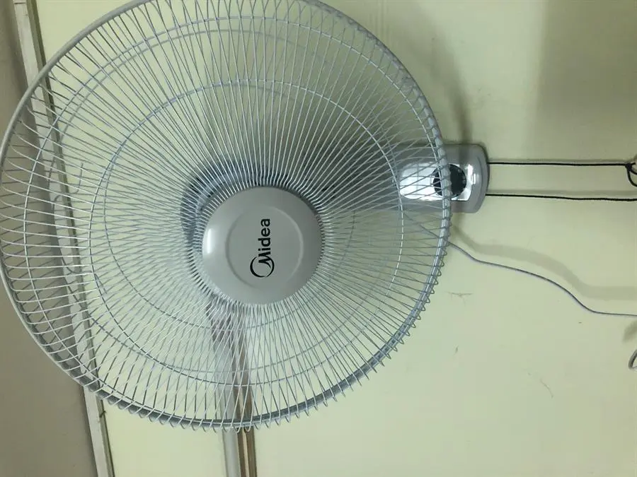 Khách hàng review Quạt treo Midea FW40-15VF 1