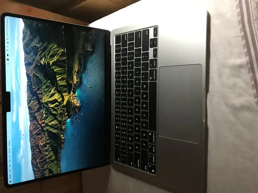 Khách hàng review Laptop Apple MacBook Air 13 inch M2 8GB/256GB (MLXW3SA/A) 9