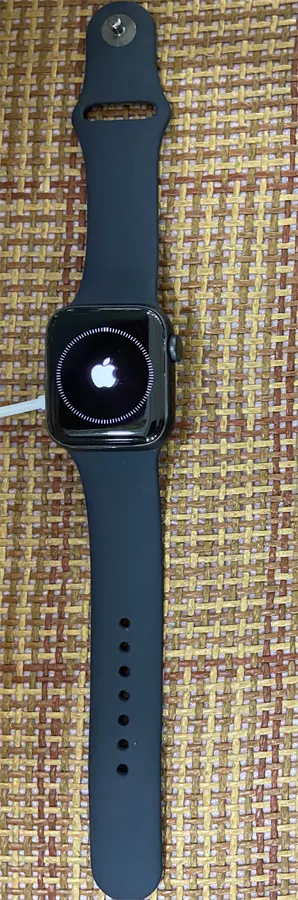 Khách hàng review Apple Watch SE GPS 40mm 3