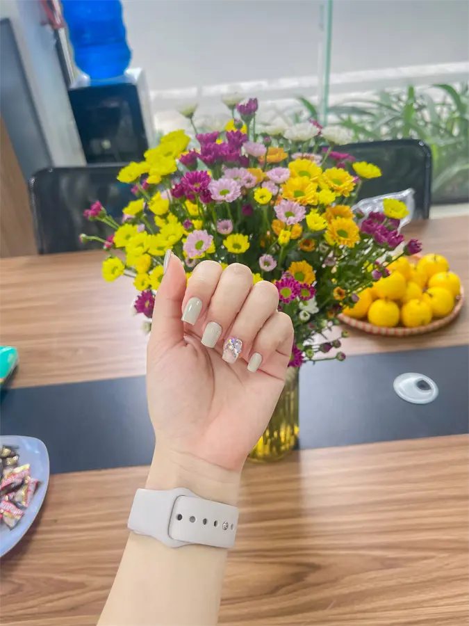 Khách hàng review Đồng hồ thông minh Apple Watch SE 2022 GPS 40mm viền nhôm dây thể thao 21