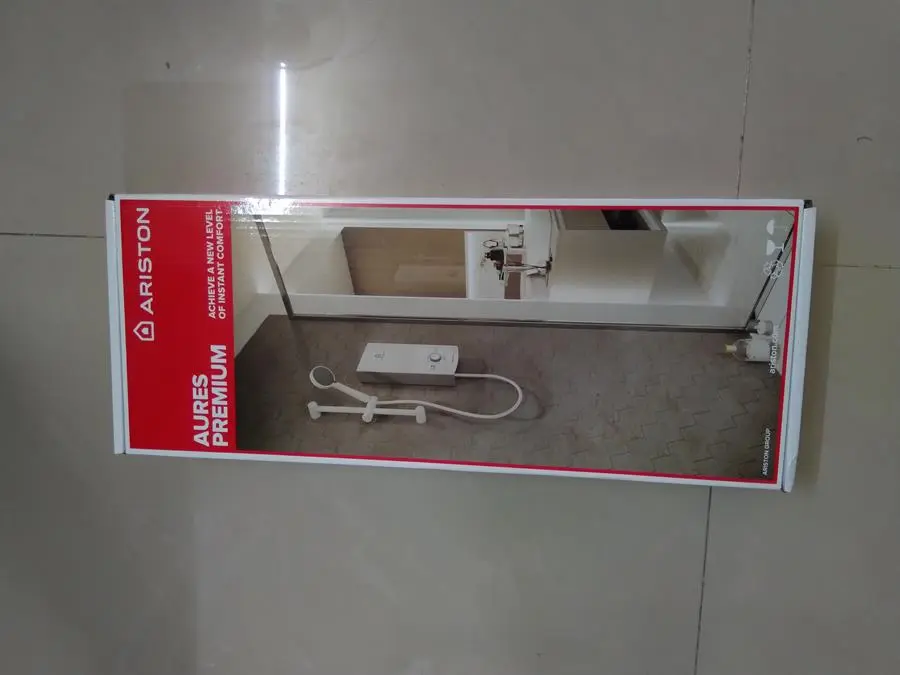 Khách hàng review Máy nước nóng trực tiếp Ariston 4500W AURES PREMIUM 4.5P PEARL 14