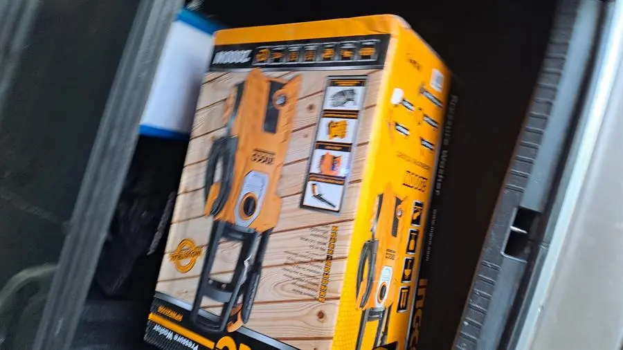 Khách hàng review Máy phun xịt rửa áp lực cao Ingco HPWR20008 2000W 2