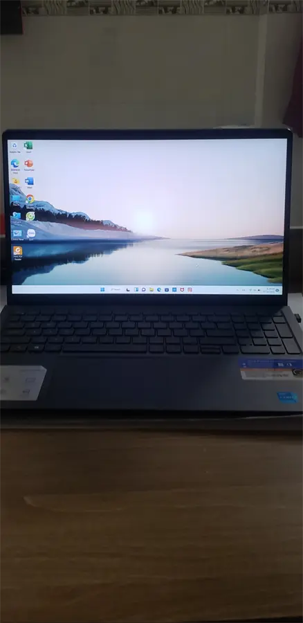 Khách hàng review Laptop Dell Inspiron 15 3511 i3 1115G4/4GB/256GB/Office H 2