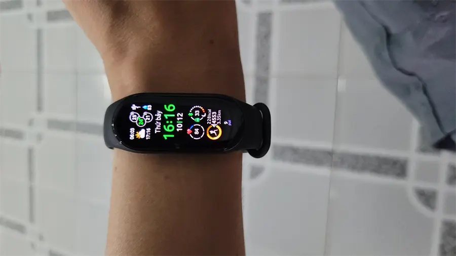 Khách hàng review Vòng đeo tay thông minh Mi Band 7 Đen 26