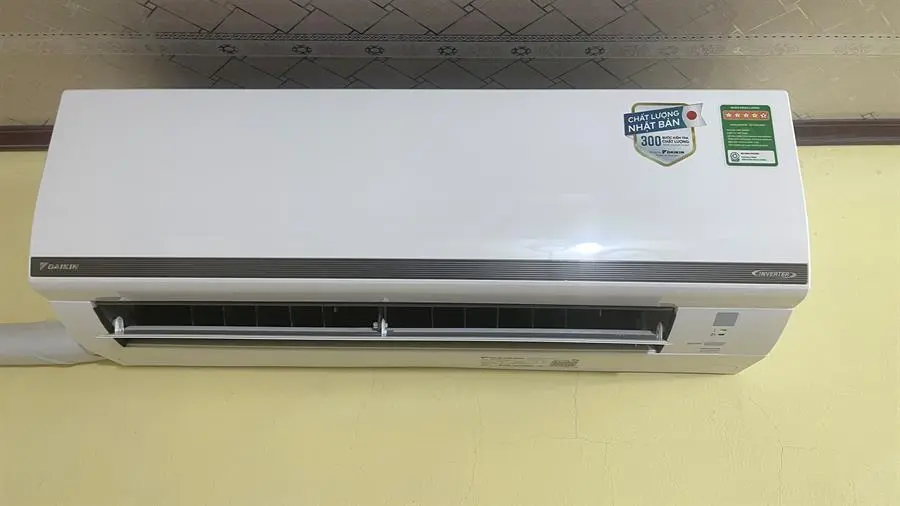Khách hàng review Điều hòa Daikin Inverter 8500 BTU FTKB25WMVMV 29