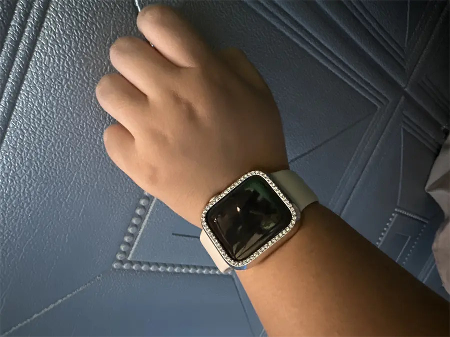 Khách hàng review Đồng hồ thông minh Apple Watch SE 2022 GPS 40mm viền nhôm dây thể thao 19