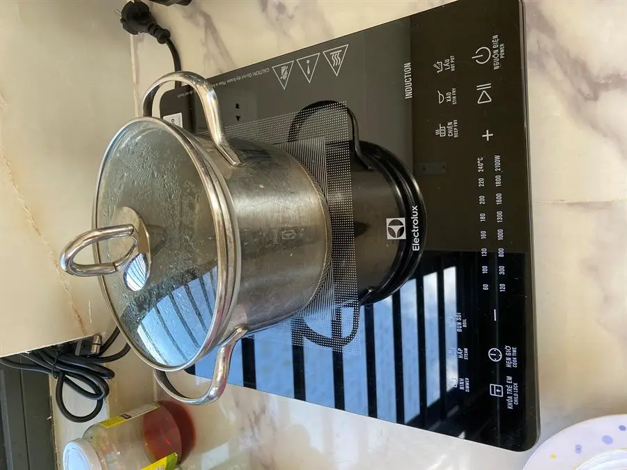 Khách hàng review Bếp từ đơn Electrolux ETD42SKS 2100W 3