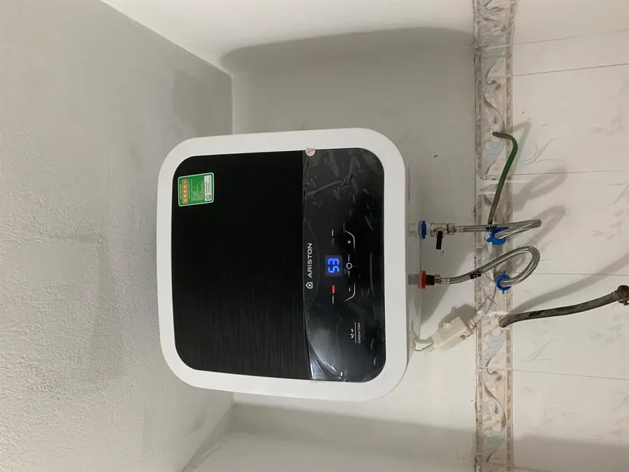 Khách hàng review Máy nước nóng gián tiếp Ariston 30 lít AN2 30 LUX-D AG  1