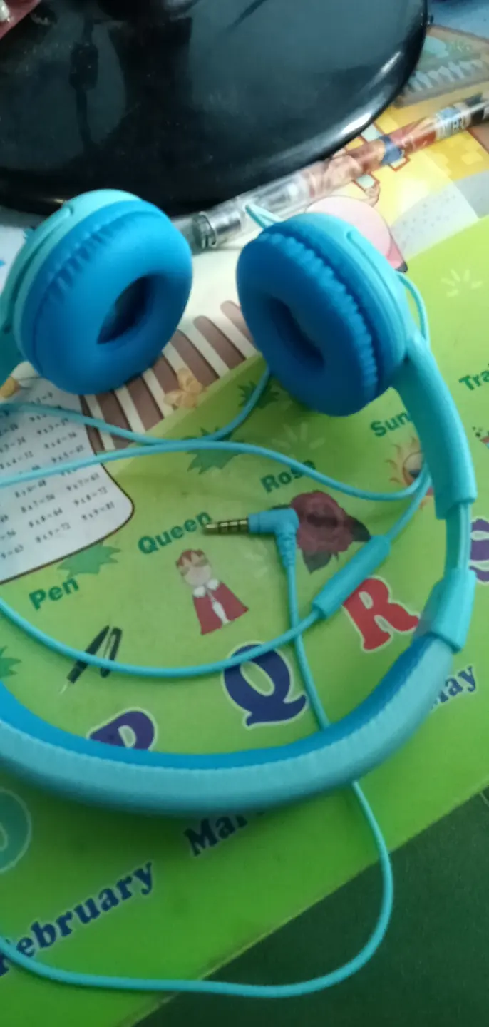 Khách hàng review Tai nghe Chụp Tai Trẻ em AVA  KD-662 4