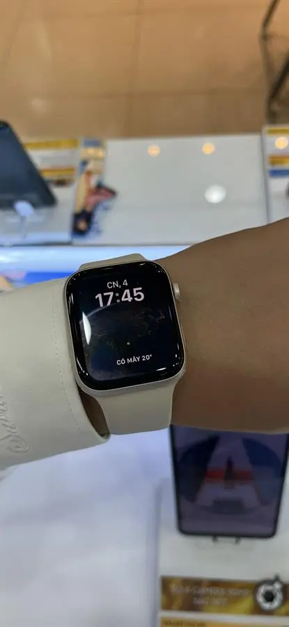 Khách hàng review Đồng hồ thông minh Apple Watch SE 2022 GPS 44mm viền nhôm dây thể thao 11