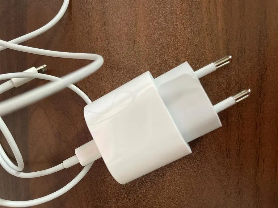 Khách hàng review Sạc nhanh Type-C PD 20W Apple 35