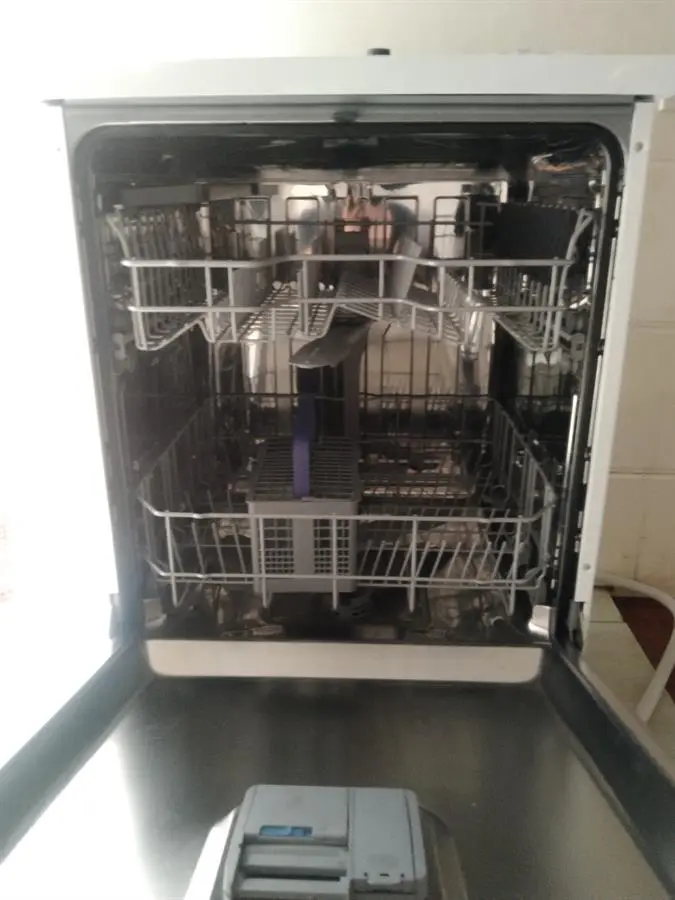 Khách hàng review Máy rửa chén độc lập Beko DFN05311W 3