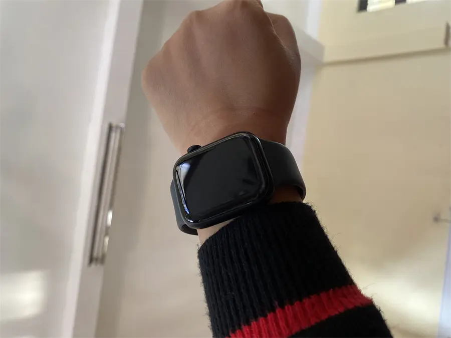 Khách hàng review Đồng hồ thông minh Apple Watch Series 8 GPS 45mm viền nhôm dây thể thao 4