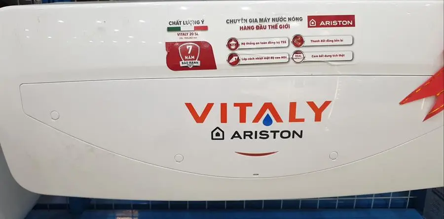 Khách hàng review Máy nước nóng gián tiếp Ariston 20 lít 2500W VITALY 20 SLIM 2.5 FE 14