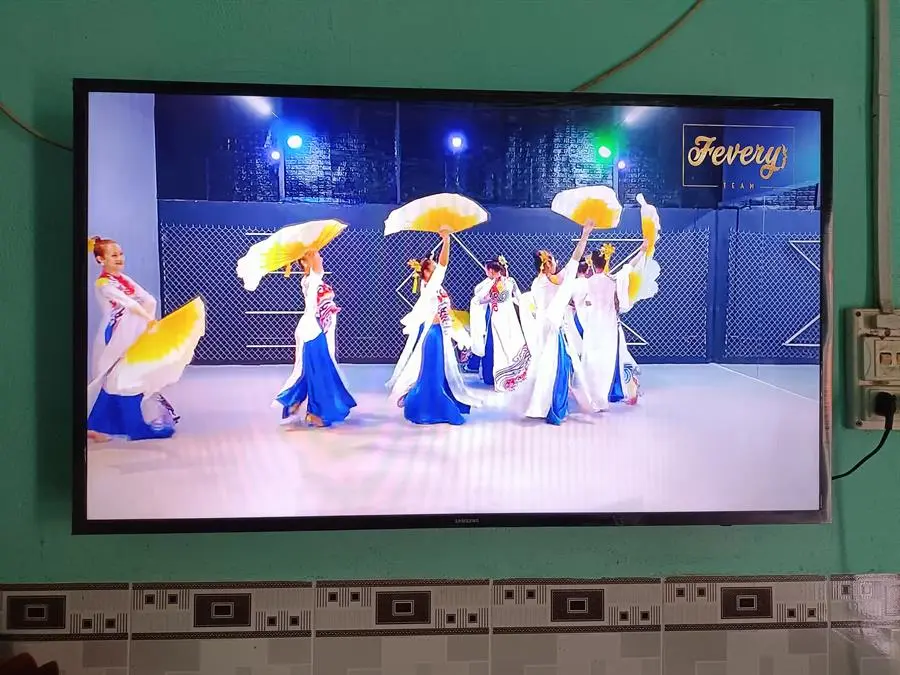 Khách hàng review Smart Tivi Samsung 43 inch UA43T6000 1
