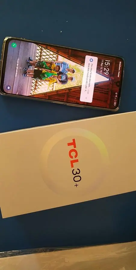 Khách hàng review Điện thoại TCL 30  1