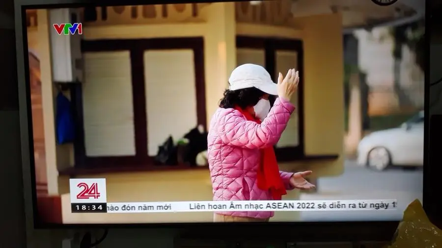 Khách hàng review Smart Tivi Samsung 4K Crystal UHD 43 inch UA43AU8100 9