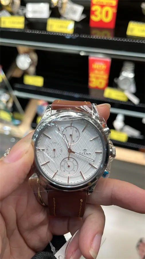 Khách hàng review Đồng hồ TITAN Neo IV 42 mm Nam 1805SL01 1